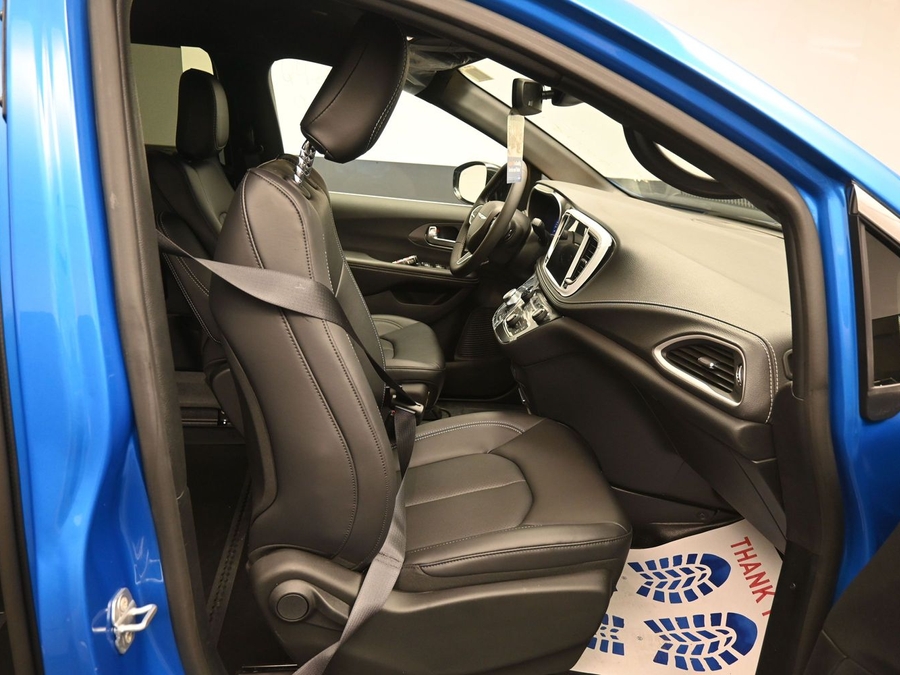 Blue Chrysler Pacifica image number 8