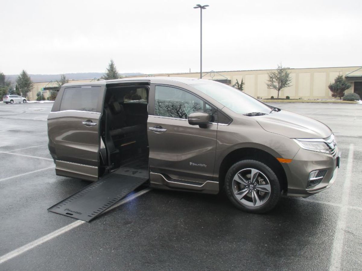 Grey Honda Odyssey with Side Entry Automatic In Floor ramp
