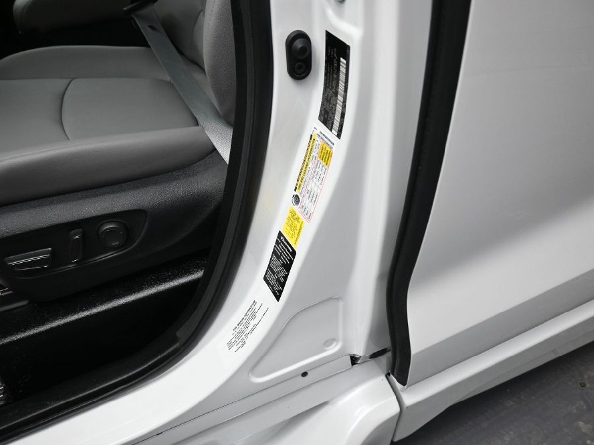 2025 TOYOTA SIENNA - Image 17