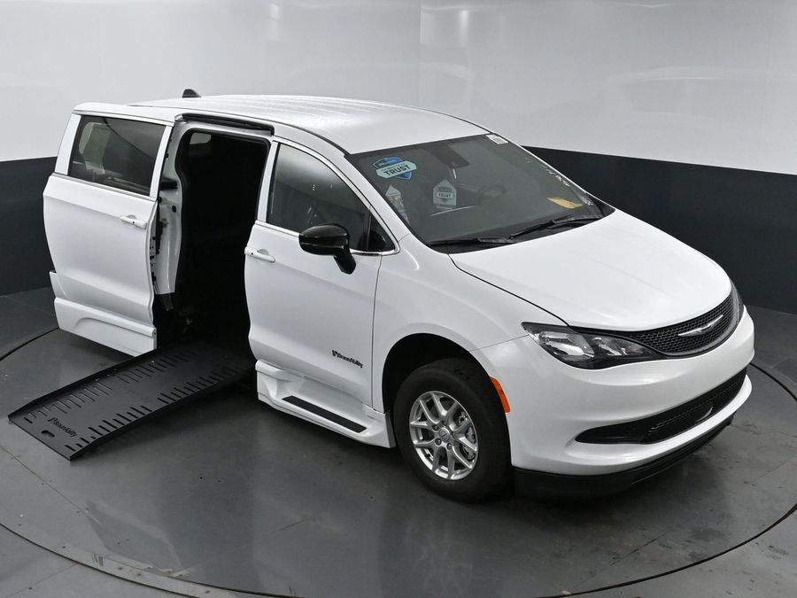 New 2025 Chrysler Voyager LX - BraunAbility Side Entry Entry Fold Out Automatic Ramp