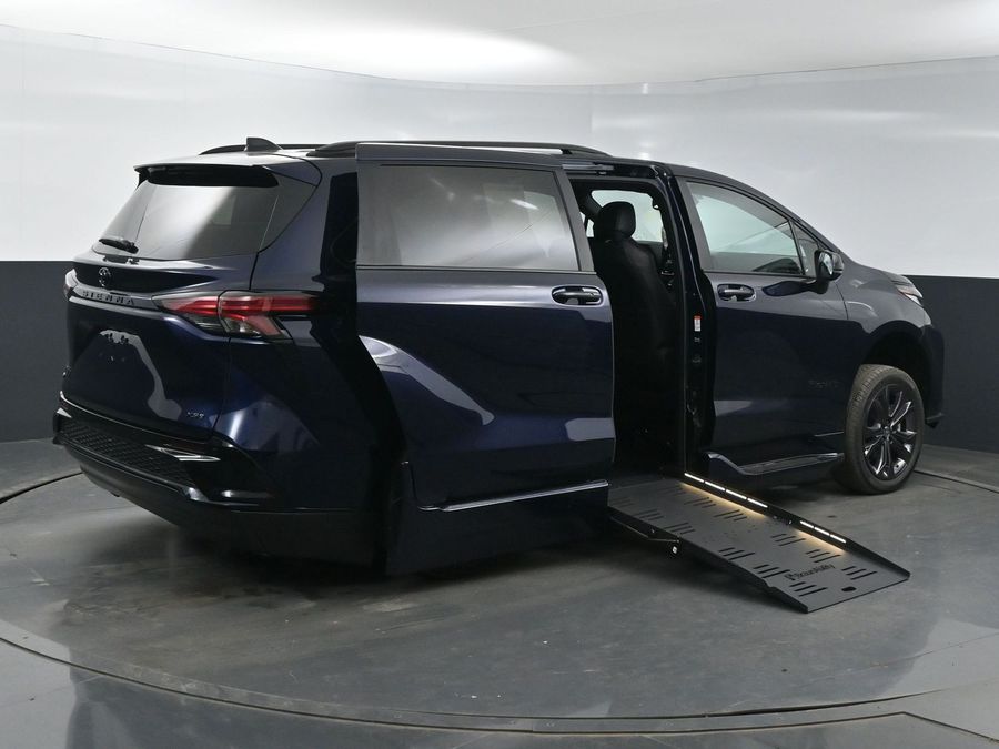 New 2025 Toyota Sienna Hybrid XSE Sport - BraunAbility Side Entry Entry Fold Out Automatic Ramp
