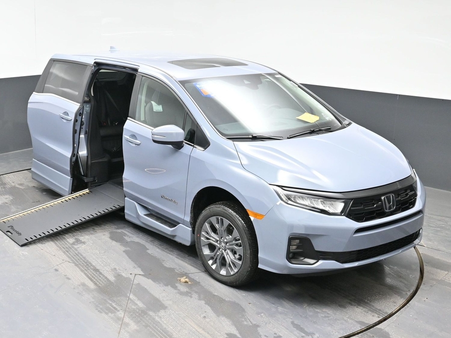 New 2026 Honda Odyssey Touring - BraunAbility Side Entry In Floor Automatic Ramp