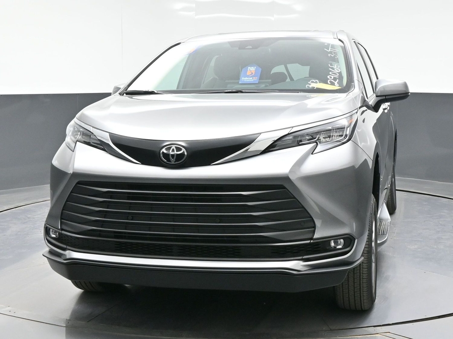 New 2026 Toyota Sienna Hybrid XLE Add - BraunAbility Side Entry Fold Out Automatic Ramp