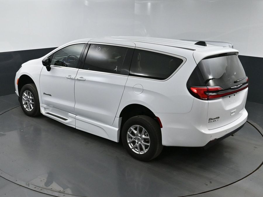 Used 2024 Chrysler Pacifica Touring L - BraunAbility Side Entry Entry Fold Out Automatic Ramp