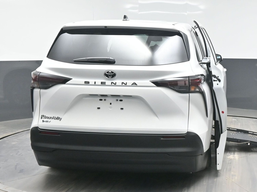 New 2026 Toyota Sienna Hybrid LE - BraunAbility Side Entry Entry Fold Out Automatic Ramp