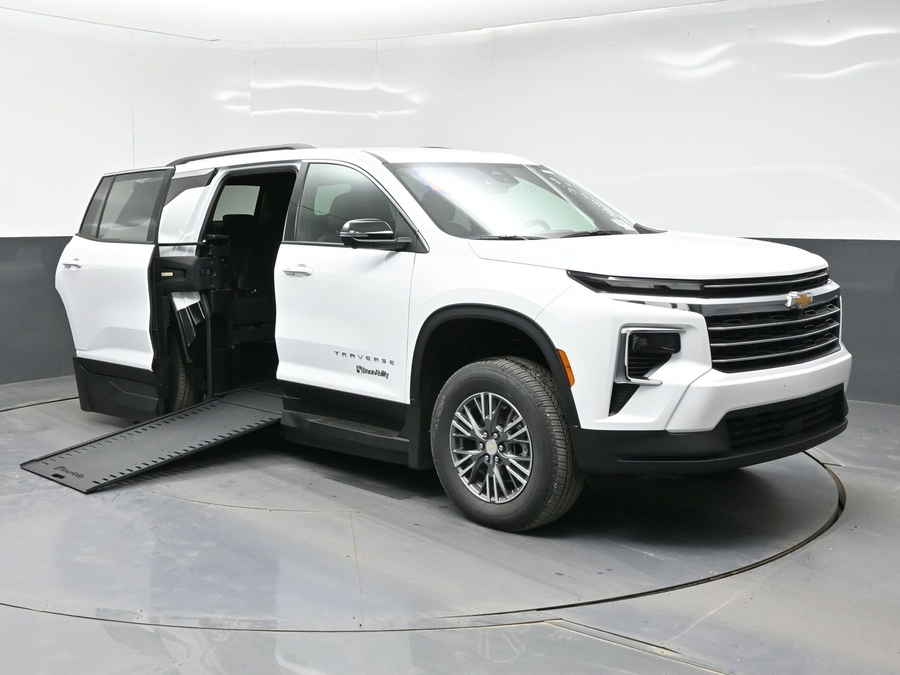 New 2026 Chevrolet Traverse 1LT - BraunAbility Side Entry In Floor Automatic Ramp