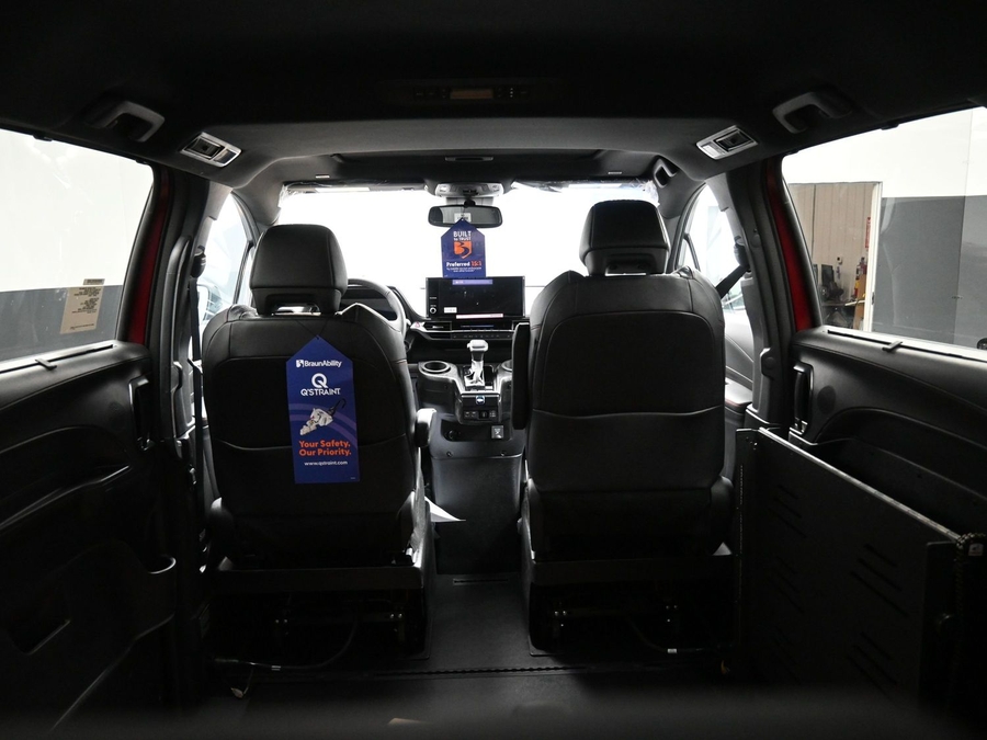 New 2025 Toyota Sienna Hybrid XSE Sport - BraunAbility Side Entry Entry Fold Out Automatic Ramp