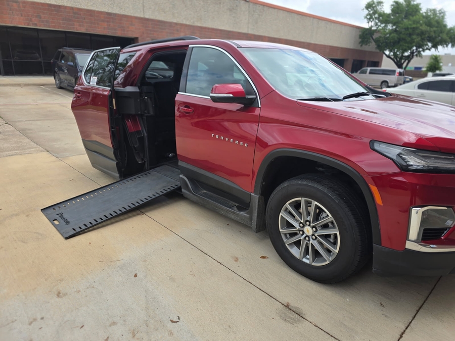 Used 2023 Chevrolet Traverse 1LT - BraunAbility Side Entry Entry In Floor Automatic Ramp