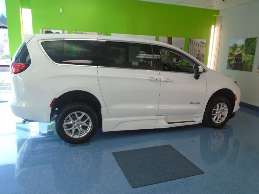 2022 CHRYSLER VOYAGER - Image 2