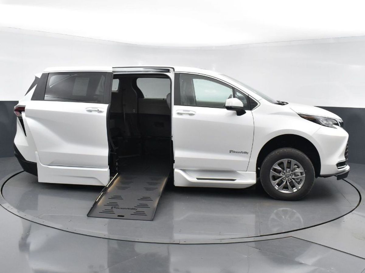 2023 TOYOTA SIENNA - Image 8