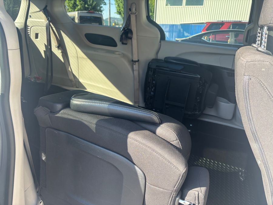 Used 2022 Chrysler Voyager LX - ATS Rear Entry Entry Fold Out Manual Ramp