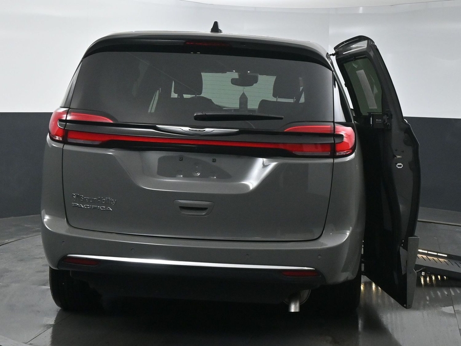 New 2025 Chrysler Pacifica Select Safety - BraunAbility Side Entry Entry Fold Out Automatic Ramp