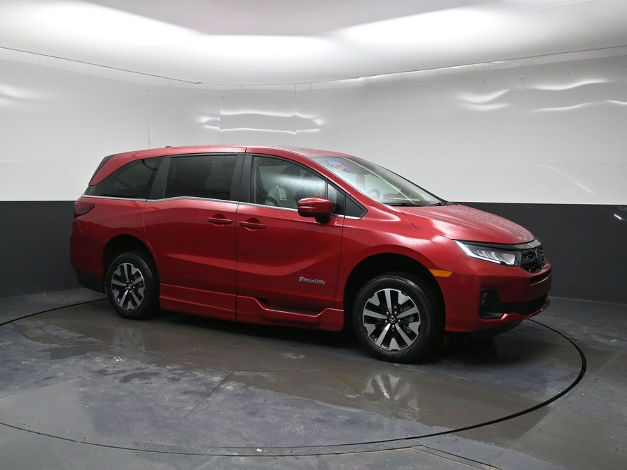 Red Honda Odyssey image number 15