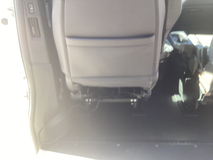 White Honda Odyssey image number 14