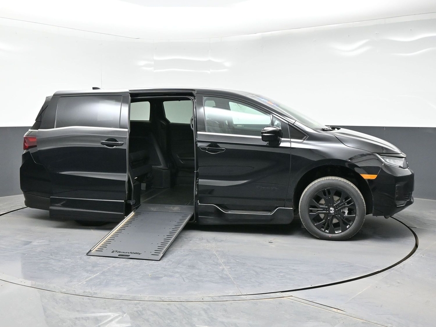 Black Honda Odyssey image number 7