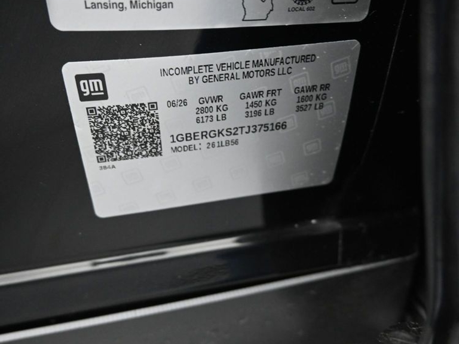 New 2026 Chevrolet Traverse 1LT Midnight - BraunAbility Side Entry In Floor Automatic Ramp