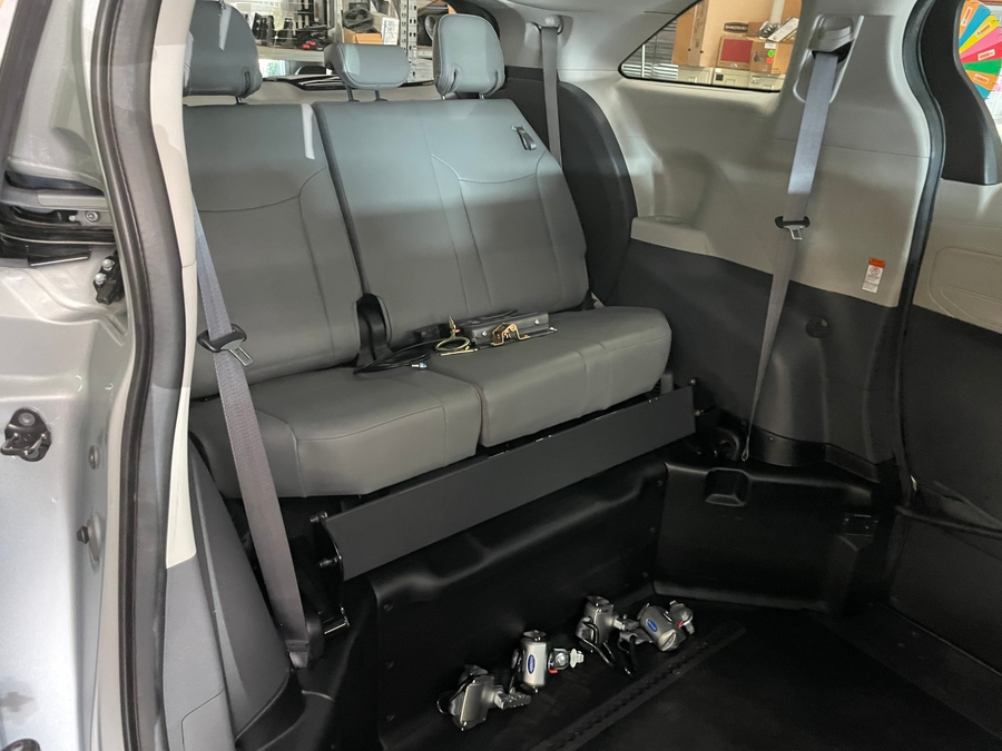 Used 2024 Toyota Sienna Hybrid XLE - BraunAbility Side Entry Fold Out Automatic Ramp
