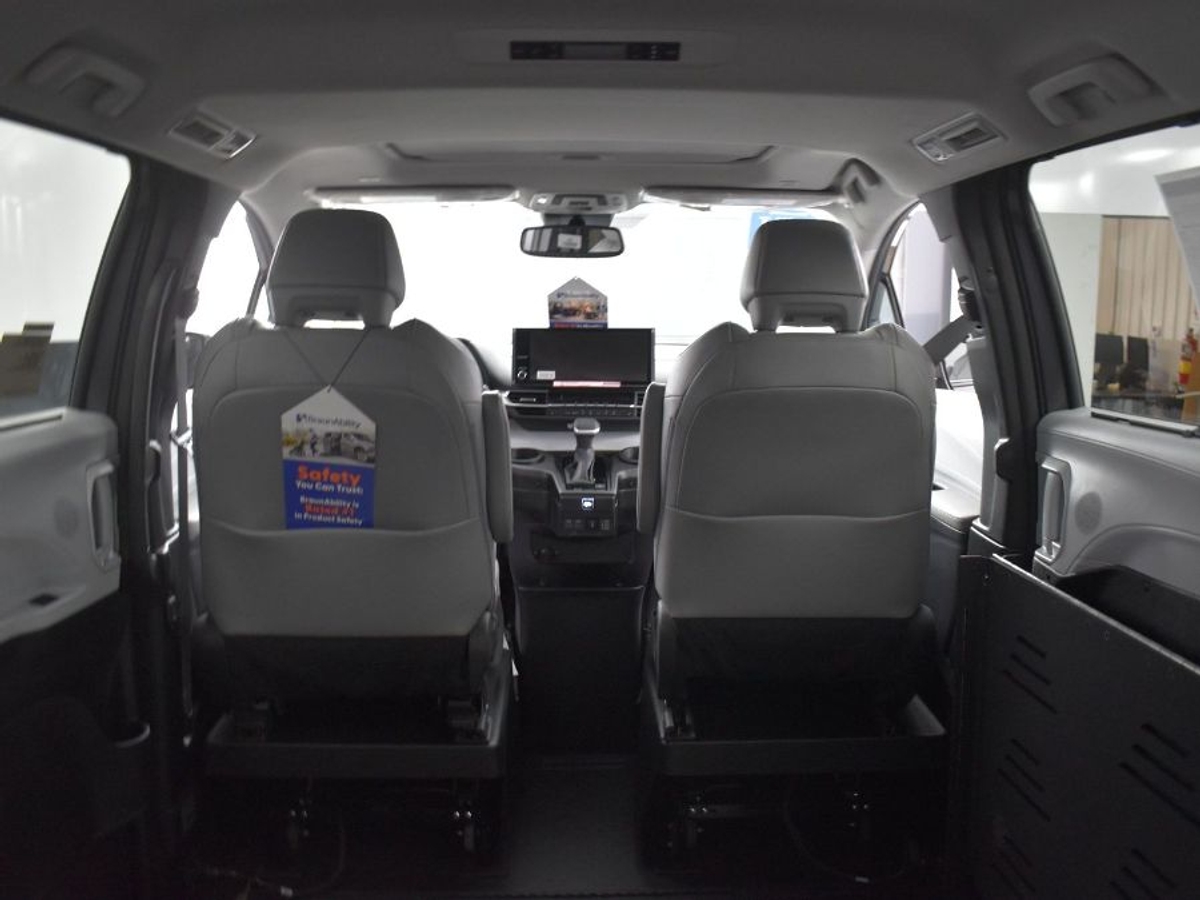 2025 TOYOTA SIENNA - Image 16
