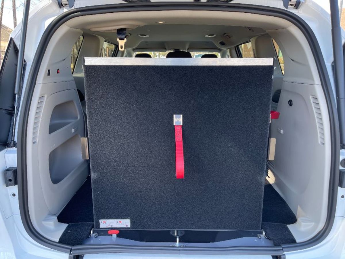 2024 CHRYSLER VOYAGER - Image 11