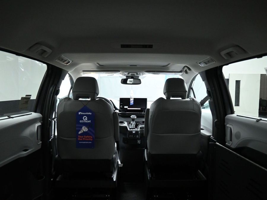 New 2025 Toyota Sienna Hybrid XLE Plus - BraunAbility Side Entry Entry Fold Out Automatic Ramp