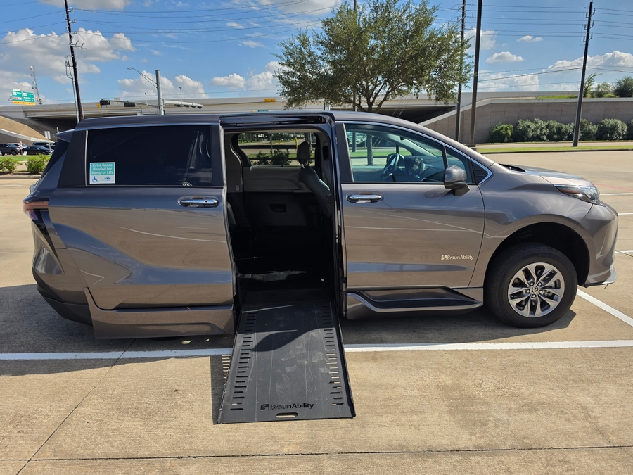 Used 2024 Toyota Sienna Hybrid XLE - BraunAbility Side Entry Fold Out Automatic Ramp
