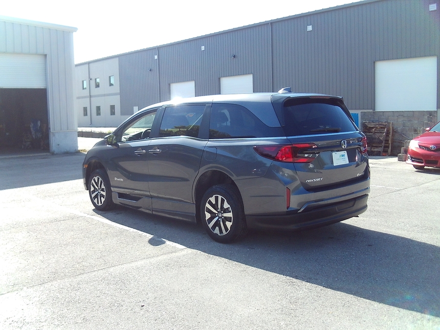 Grey Honda Odyssey image number 3