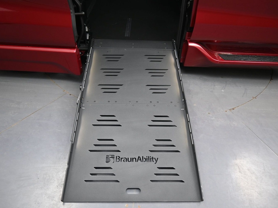 New 2026 Toyota Sienna Hybrid XSE Sport - BraunAbility Side Entry Entry Fold Out Automatic Ramp