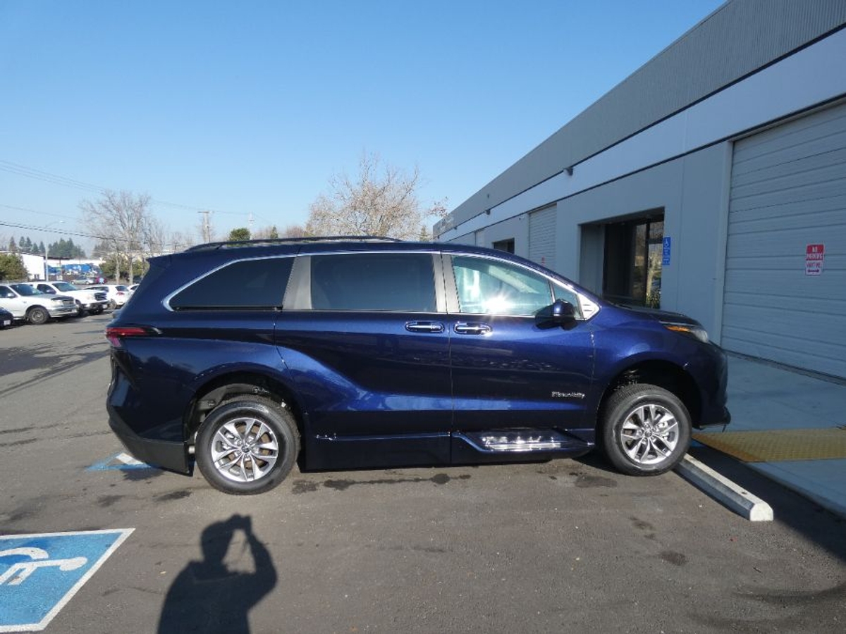 2025 TOYOTA SIENNA - Image 13