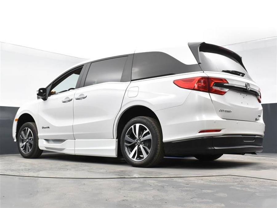New 2026 Honda Odyssey Touring - BraunAbility Side Entry In Floor Automatic Ramp