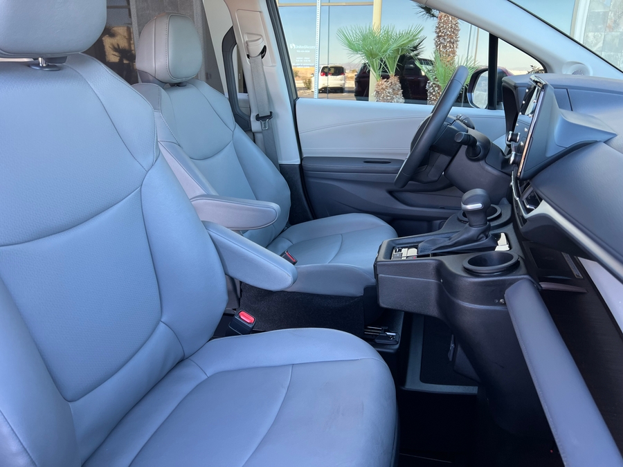 Used 2024 Toyota Sienna Hybrid XLE - BraunAbility Side Entry Entry Fold Out Automatic Ramp