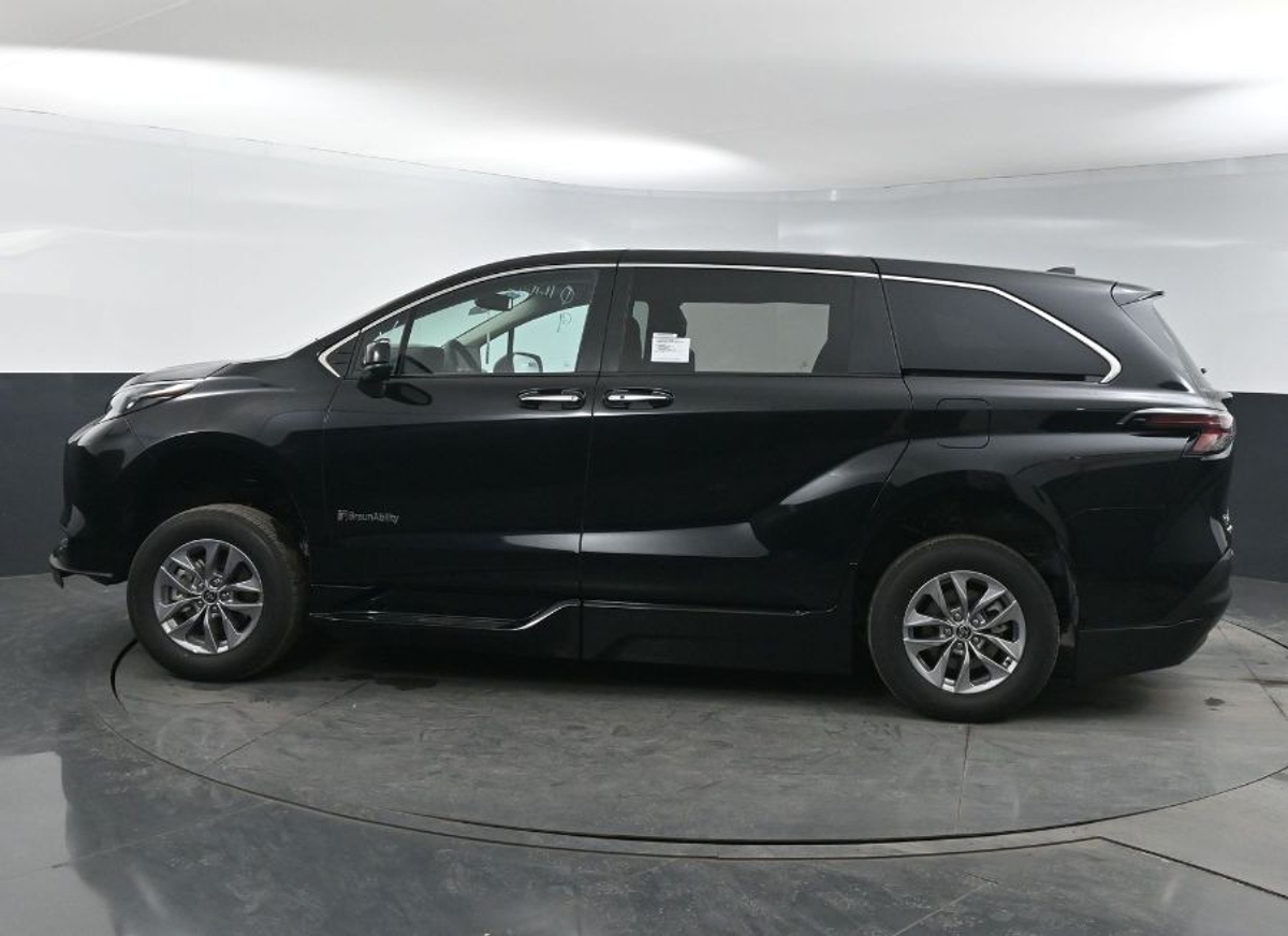 2025 TOYOTA SIENNA - Image 4