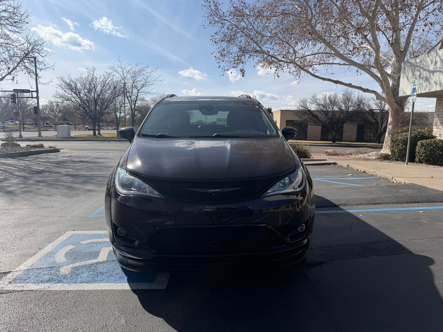 Used 2018 Chrysler Pacifica Touring L - BraunAbility Side Entry Entry In Floor Automatic Ramp