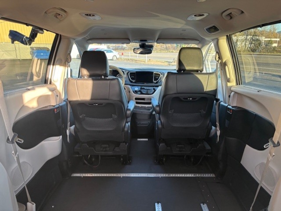 Used 2024 Chrysler Pacifica Touring L - VMI Side Entry Entry In Floor Automatic Ramp