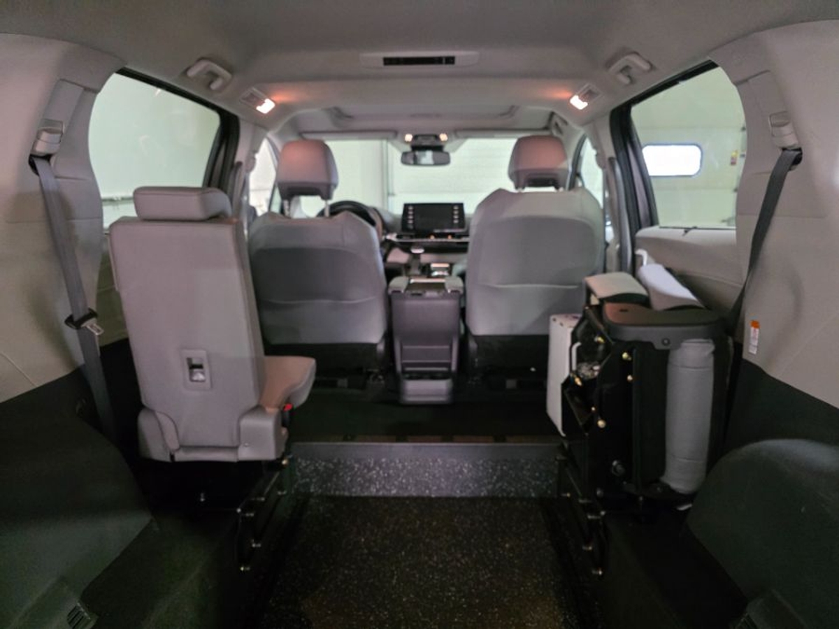 2024 TOYOTA SIENNA - Image 17