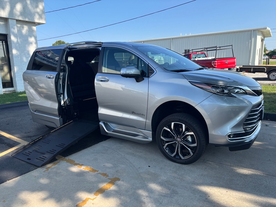 Used 2025 Toyota Sienna Hybrid Platinum - BraunAbility Side Entry Fold Out Automatic Ramp