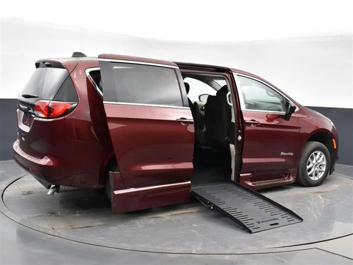 2023 CHRYSLER VOYAGER - Image 12