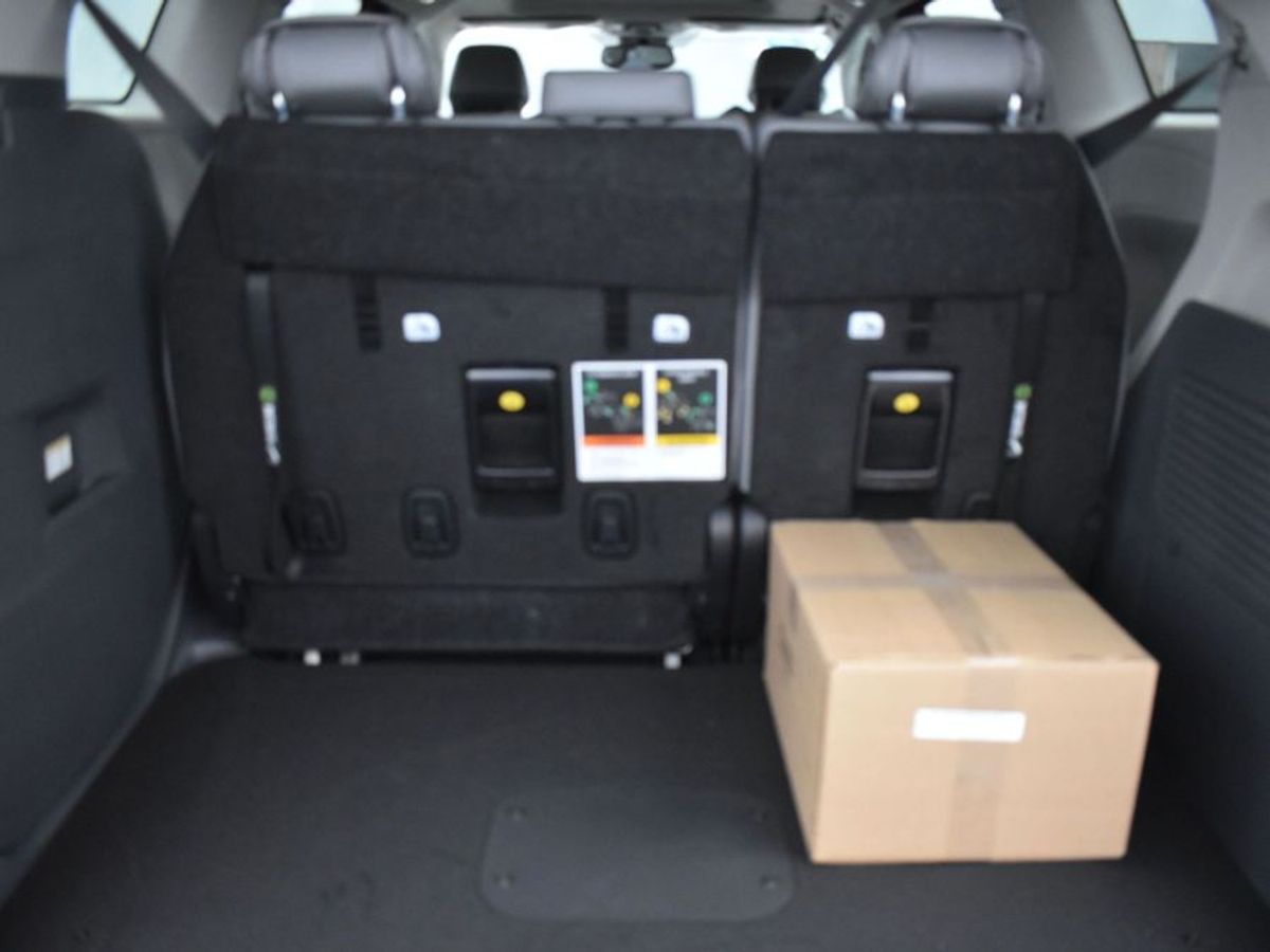 Red Toyota Sienna image number 8