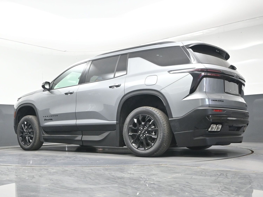 New 2026 Chevrolet Traverse 1LT Midnight - BraunAbility Side Entry Entry In Floor Automatic Ramp
