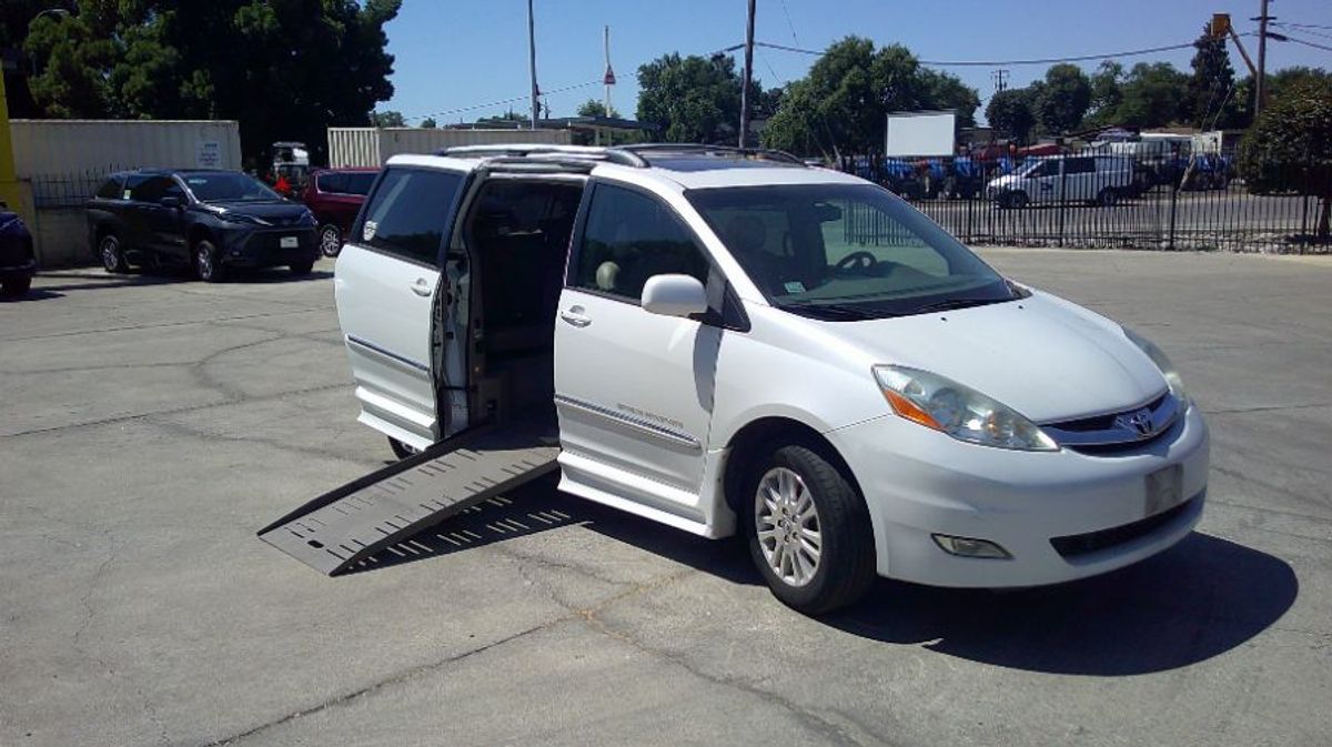 2008 TOYOTA SIENNA - Image 7
