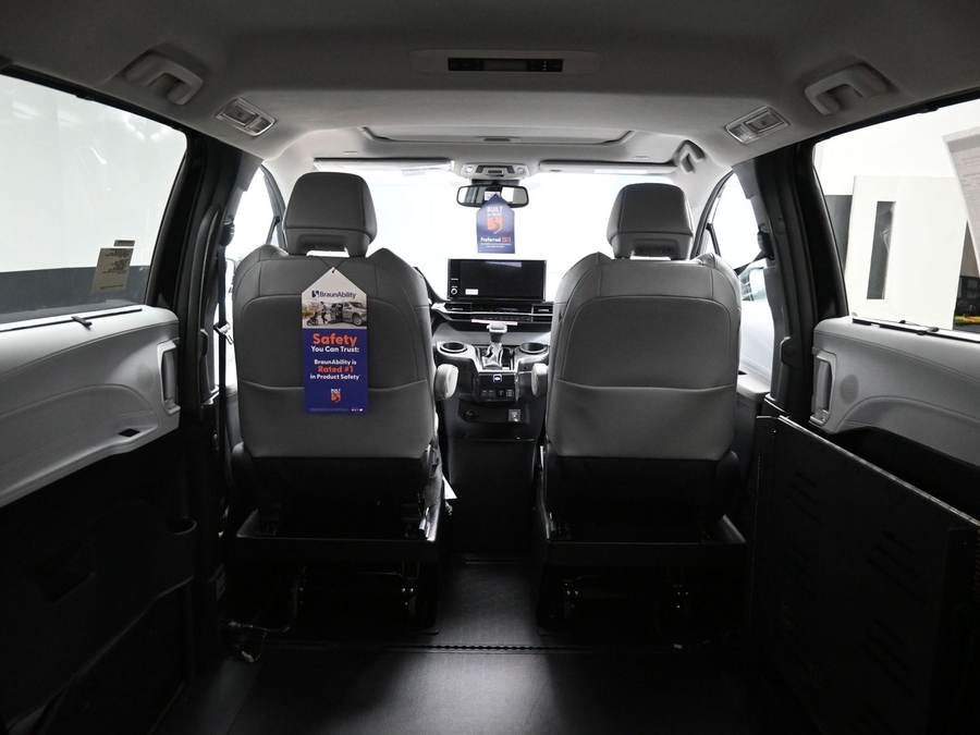 Black Toyota Sienna image number 14