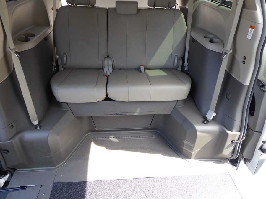 Used 2015 Toyota Sienna XLE - VMI Side Entry In Floor Automatic Ramp