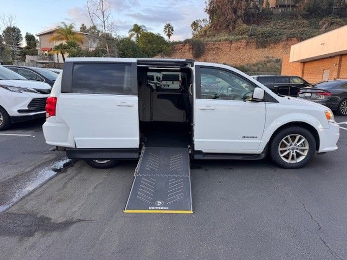 2019 Dodge Grand Caravan SXT's photo