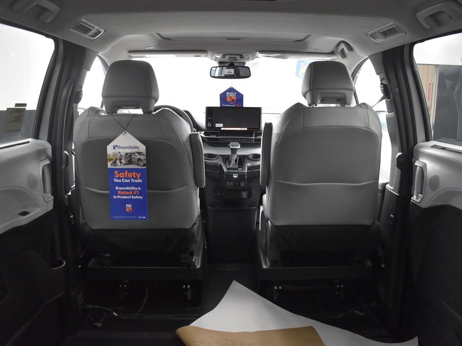 New 2025 Toyota Sienna Hybrid XLE Plus - BraunAbility Side Entry Entry In Floor Automatic Ramp