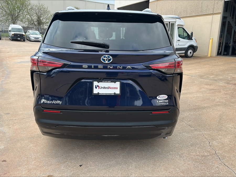 Used 2021 Toyota Sienna Hybrid Limited - BraunAbility Side Entry Fold Out Automatic Ramp