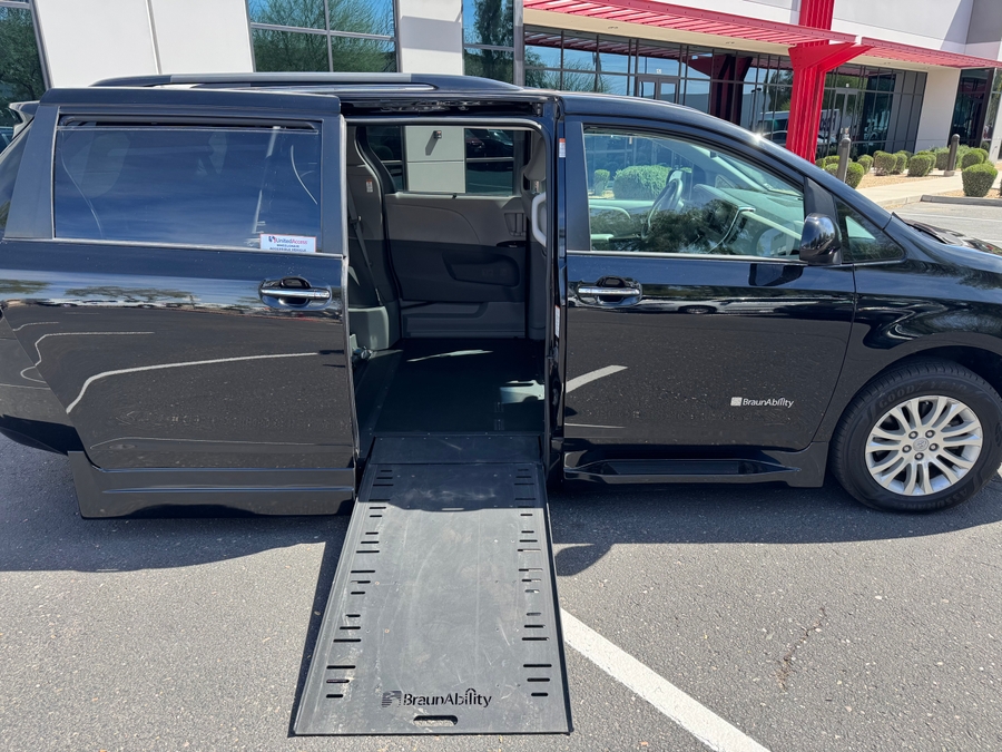 Used 2017 Toyota Sienna XLE - BraunAbility Side Entry Entry In Floor Automatic Ramp
