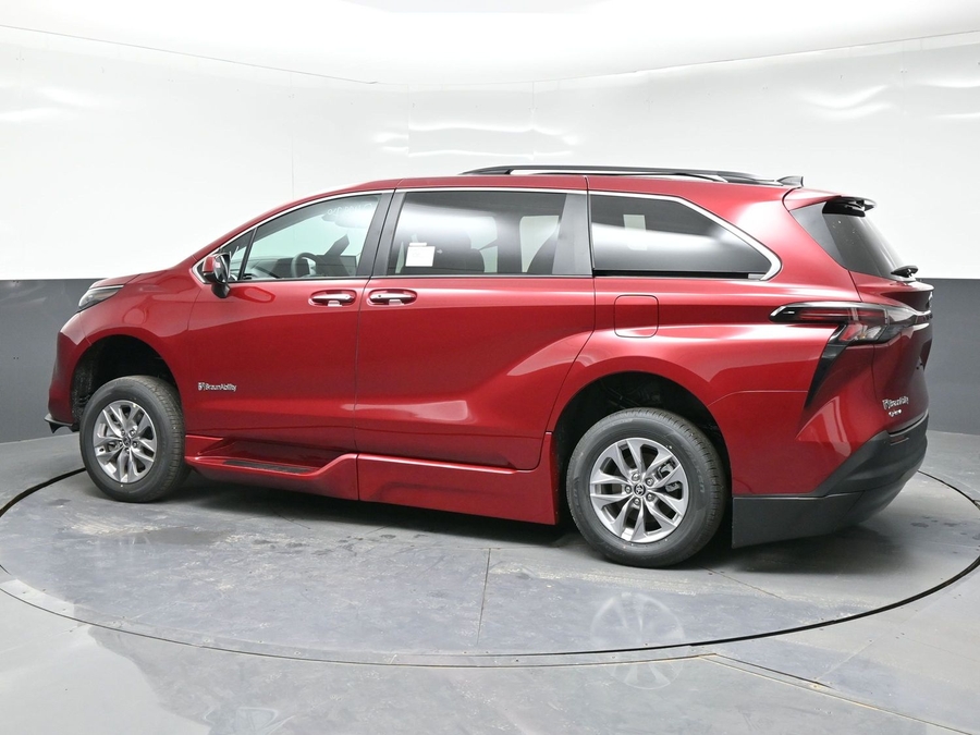 Red Toyota Sienna image number 3