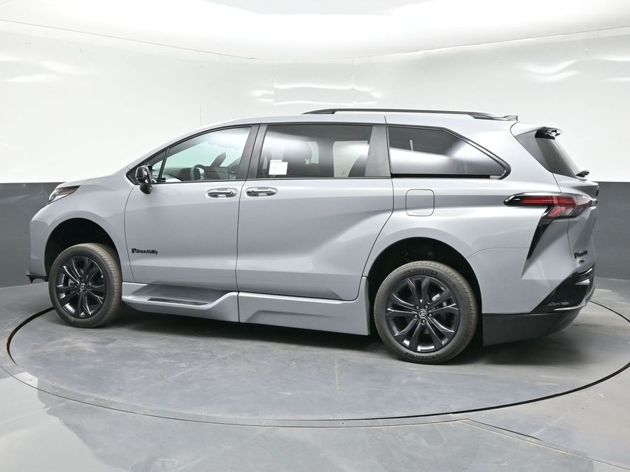 New 2026 Toyota Sienna Hybrid XSE Sport - BraunAbility Side Entry Fold Out Automatic Ramp