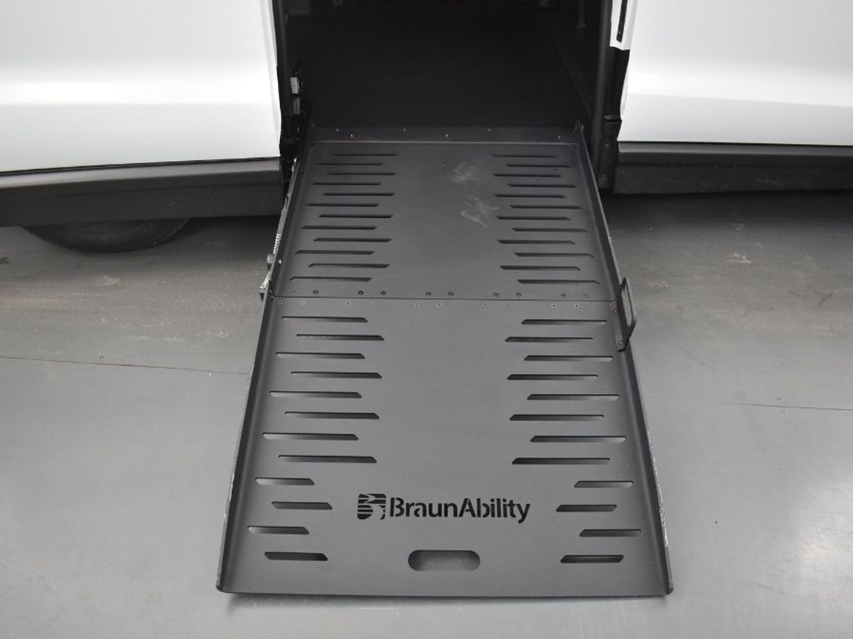 2025 CHRYSLER VOYAGER - Image 12