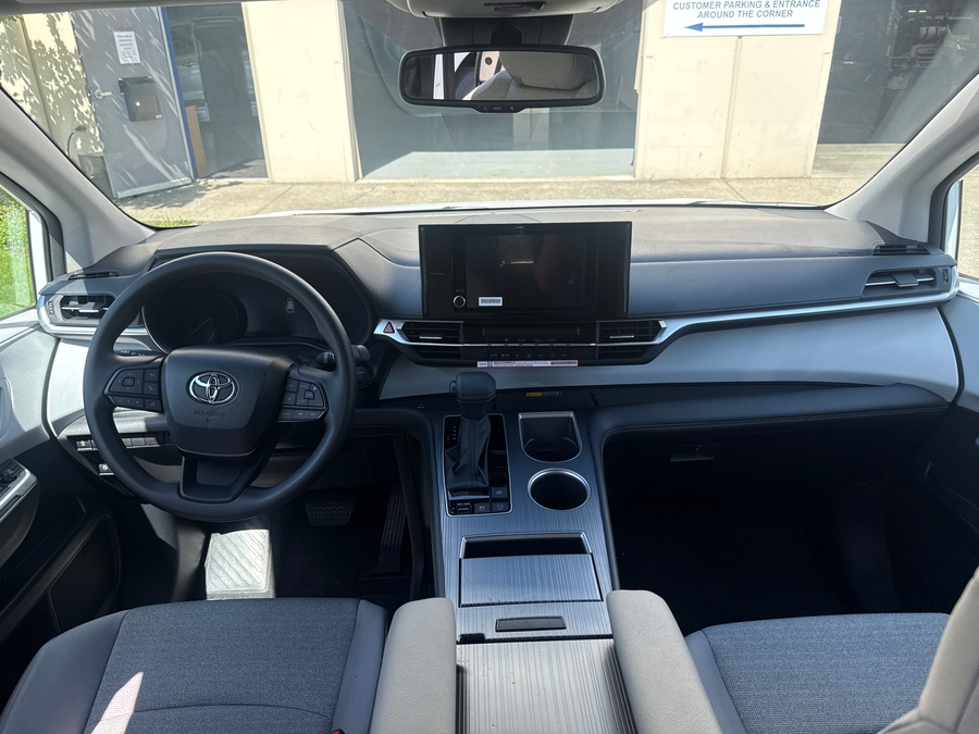 New 2026 Toyota Sienna Hybrid LE - Vantage Mobility Commercial Rear Entry Entry Fold Out Manual Ramp
