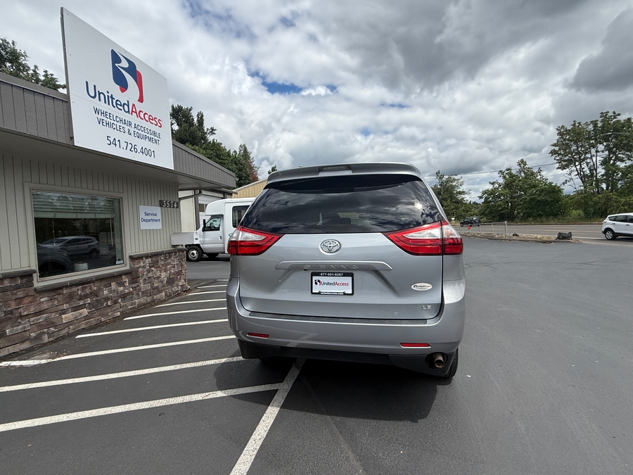 Used 2017 Toyota Sienna LE - VMI Side Entry Entry In Floor Automatic Ramp